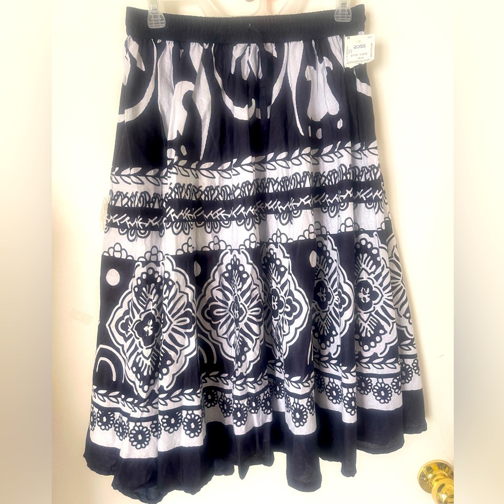 NWT J. Gee Artsy Boho Hippy Navy Blue and White Floral Skirt Size XL